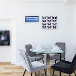 New 1 Bed Zone 2 Ideal For Contractors Free Parking & Near Uber Boat Pier , Long Stays Welcome , Offers