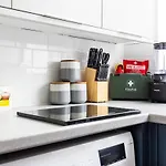 New 1 Bed Zone 2 Ideal For Contractors Free Parking & Near Uber Boat Pier , Long Stays Welcome , Offers