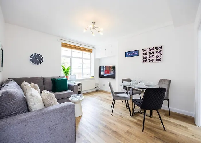 New 1 Bed Zone 2 Ideal For Contractors Free Parking & Near Uber Boat Pier , Long Stays Welcome , Offers