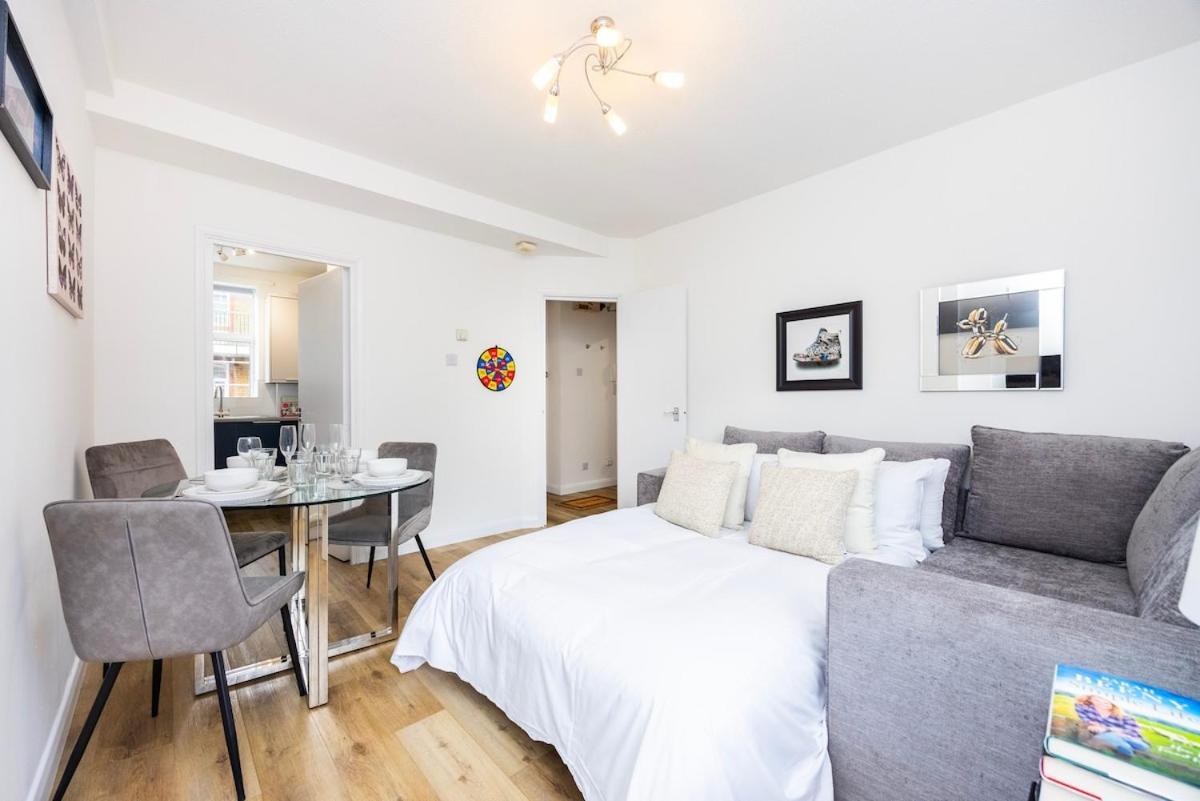 New 1 Bed Zone 2 Ideal For Contractors Free Parking & Near Uber Boat Pier , Long Welcome , Offers Appartamento