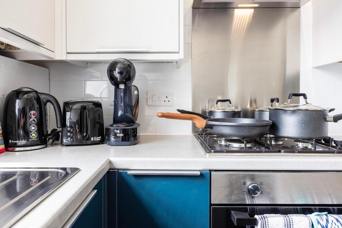 Appartamento New 1 Bed Zone 2 Ideal For Contractors Free Parking & Near Uber Boat Pier , Long Welcome , Offers *